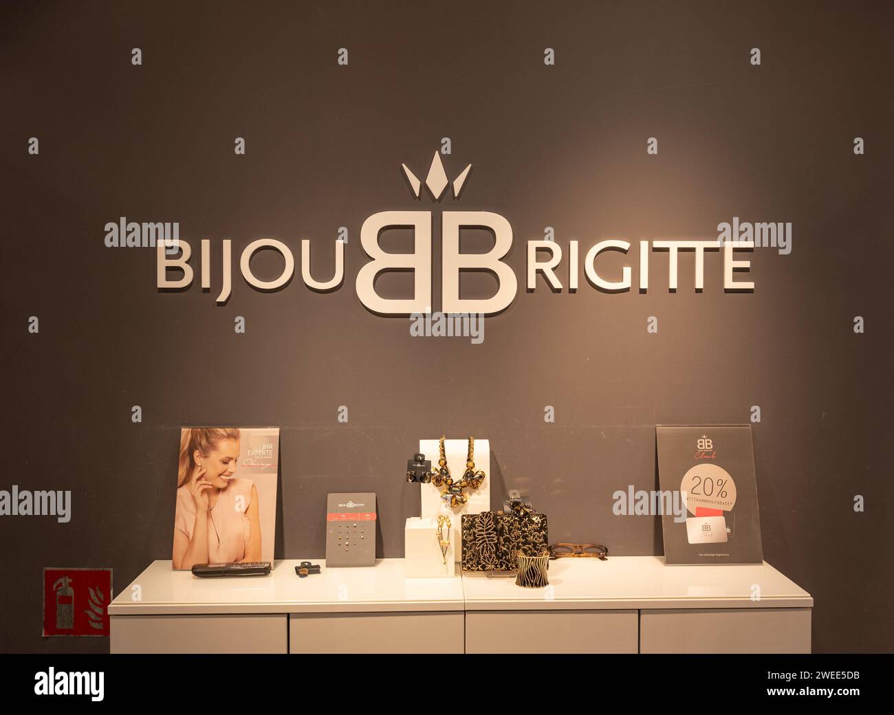 Koblenz DEUTSCHLAND 14.12.2019 Großaufnahme des Bijou Brigitte Logos an der Ladenvorderwand. Stockfoto