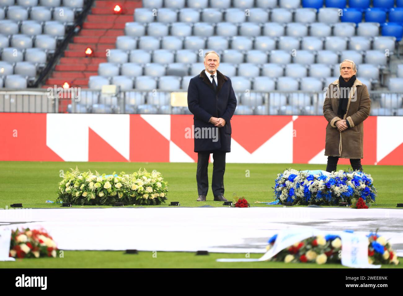 Tausende haben in der Allianz Arena Abschied von der Fussball-Legende Franz Beckenbauer genommen.Beckenbauer Krieg am 7. Januar im Alter von 78 Jahren g Stockfoto