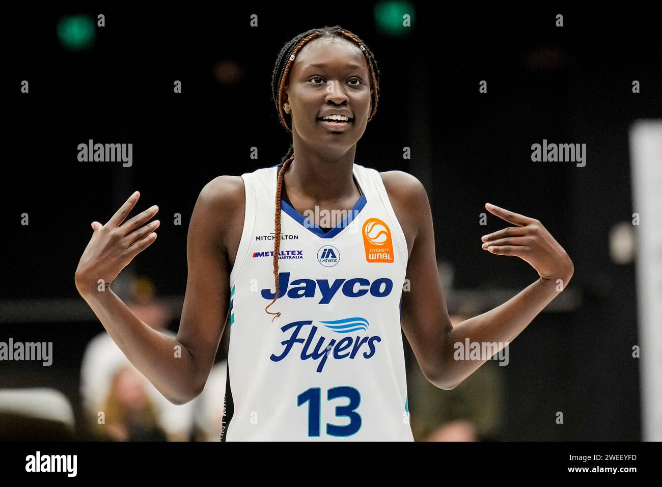 Nyadiew Puoch von den Southside Flyers während des WNBL Round 6-Spiels 2022/23 zwischen den Flyers und den UC Capitals Stockfoto