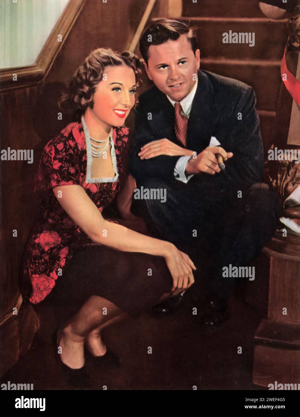 Mickey Rooney und Betty Garrett spielen die Hauptrollen in Words and Music (1948), einem musikalischen Biopic über das Songschreiberduo Richard Rodgers und Lorenz Hart. Rooney porträtiert Lorenz Hart und erweckt das Talent und die persönlichen Kämpfe des Texters zum Leben, während Garrett in einer Nebenrolle zu den lebendigen und fesselnden musikalischen Nummern des Films beiträgt. Stockfoto