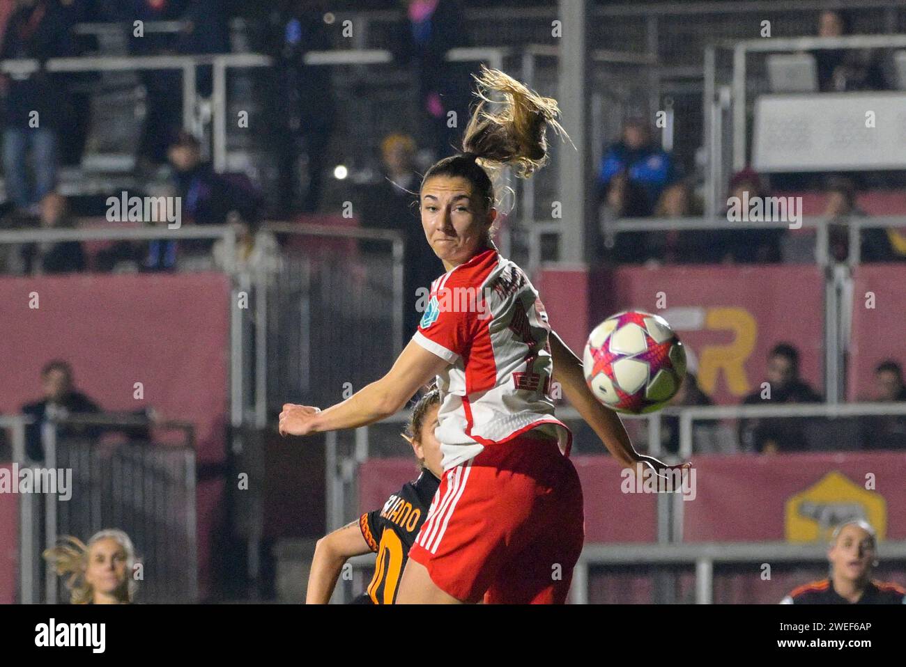 Roma, Italien. Januar 2024. Foto Fabrizio Corradetti/LaPresse 24 Gennaio 2024 - Roma, Italia - Sport, calcio - Roma vs Bayern Monaco - UEFA Women Champions League 2023-2024 - Stadio Tre Fontane. Nella Foto: Katharina Naschernweng (FC Bayern München); 24. Januar, Rom, Italien - Sport, Fußball - Roma vs Bayern Monaco - UEFA Women's Champions League 2023-2024 - Tre Fontane Stadium. Auf dem Bild: Katharina Naschernweng (FC Bayern München); Foto: LaPresse/Alamy Live News Stockfoto