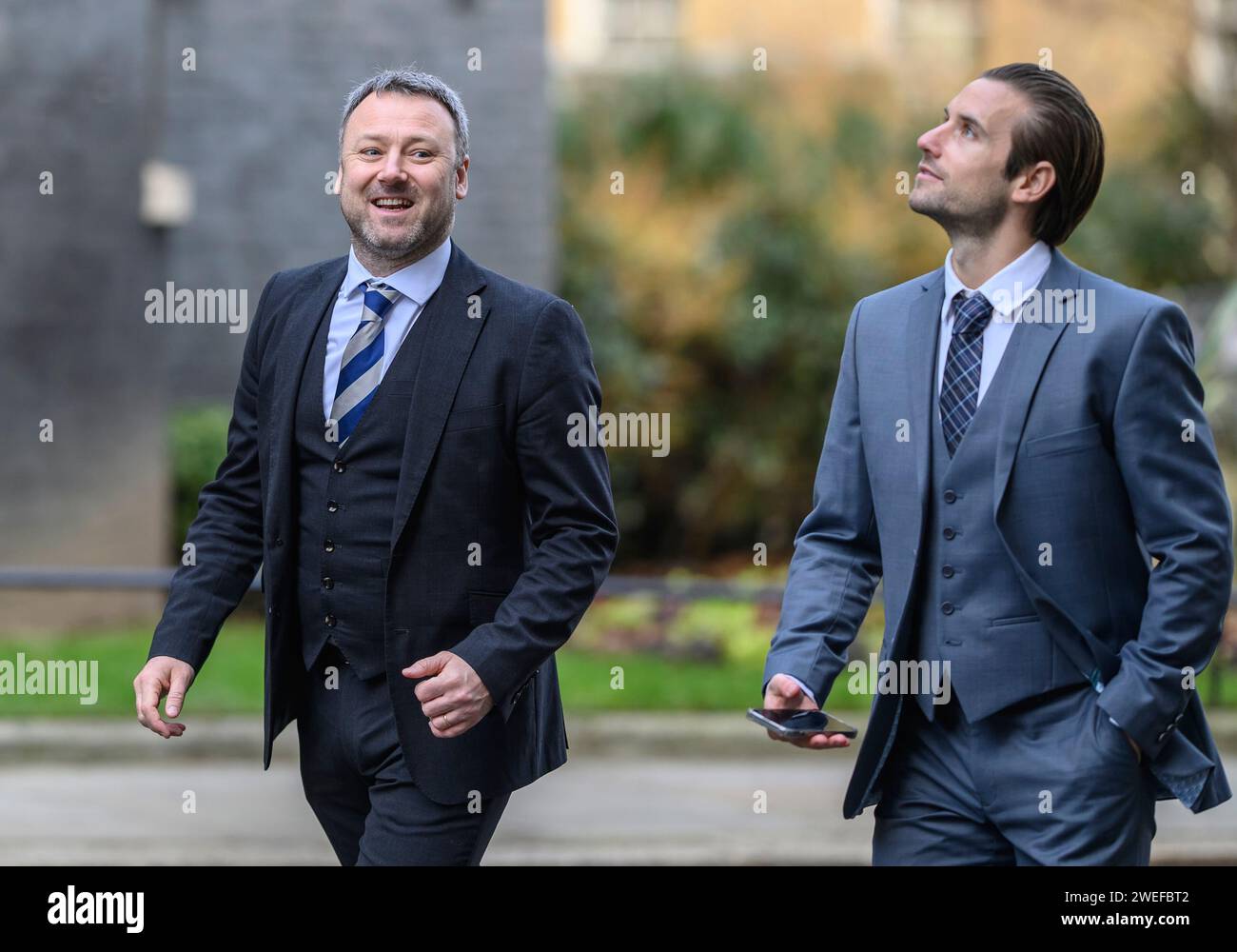 Brendon Clarke-Smith MP (Con: Bassetlaw) in Downing Street mit Alex Crockford (Personal Trainer und Model) 24. Januar 2024 Stockfoto