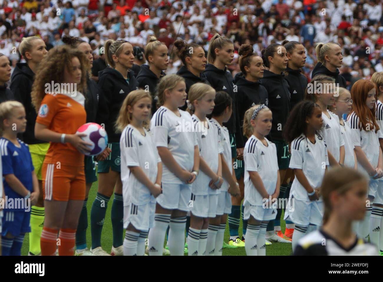 Maskottchen vor dem UEFA Women's Euro Final 2022 England gegen Deutschland im Wembley Stadium, London, 31. Juli 2022 Stockfoto