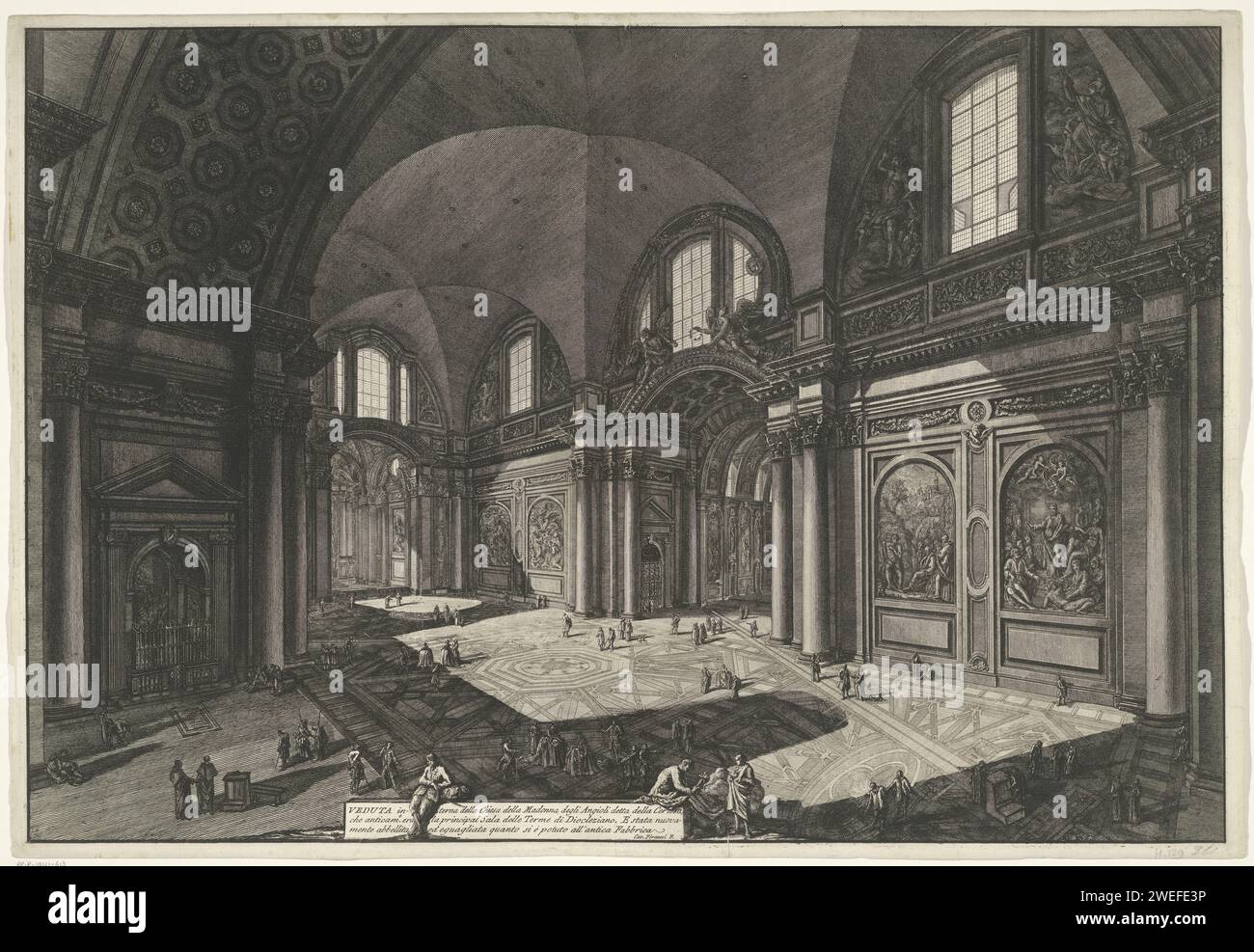 Interieur Van de Santa Maria degli Angeli and Martiri Te Rome, Giovanni Battista Piranesi, 1748 - 1778 Druckseite in der Santa Maria degli Angeli e dei Martiri, erbaut in den Thermen des Diokletians in Rom. Titel in der Mitte. Rom Papier, das das Innere der Kirche graviert. Römisch-katholische Kirche Themenn van docletianus. Santa Maria degli Angeli und Märtyrer. Rom Stockfoto