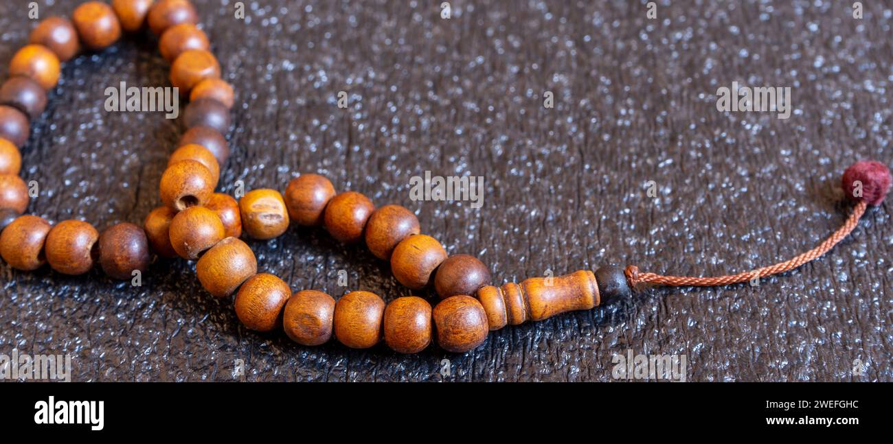 Hölzerne Gebetskerlen für das Religionskonzept Stockfoto