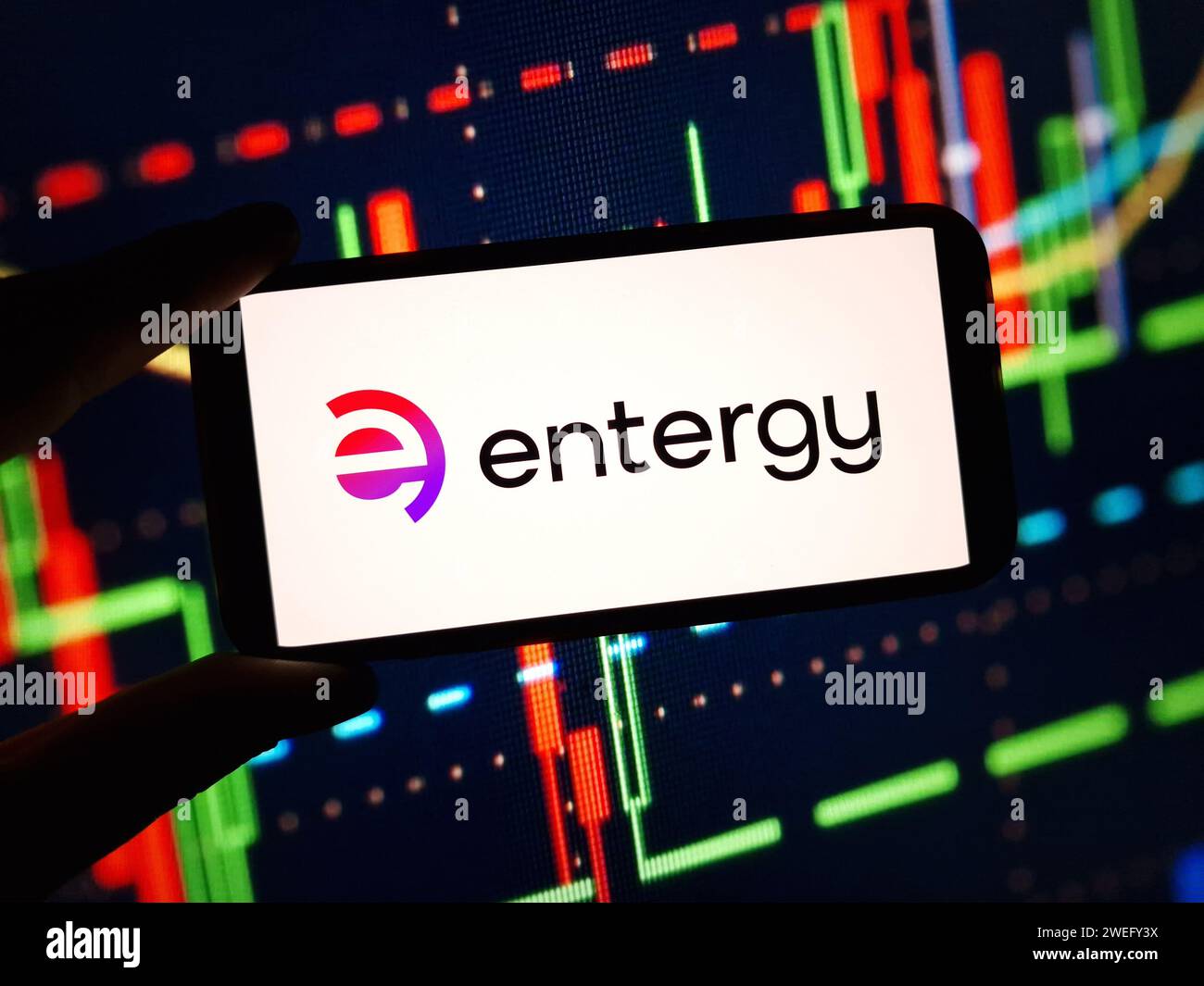 Konskie, Polen – 24. Januar 2024: Das Firmenlogo von Entergy wird auf dem Bildschirm des Mobiltelefons angezeigt Stockfoto