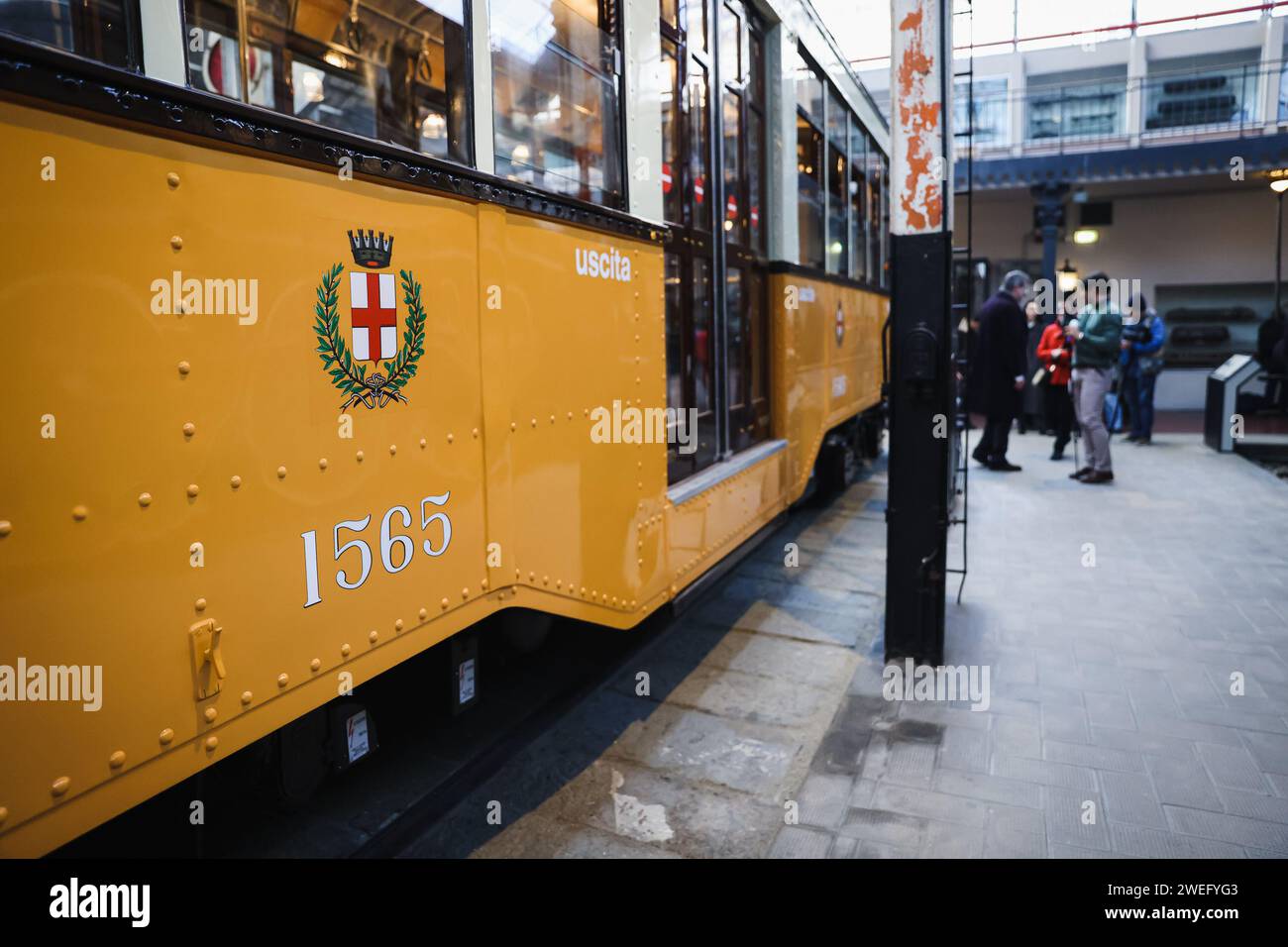 Mailand, Italien. Januar 2024. Foto Alessandro Bremec/LaPresse25-01-2024 Milano, Italia - Cronaca - La Presentazione del Tram Carrelli all'interno del Padiglione Ferroviario del Museo Nazionale Scienza e Tecnologia a Milano. Nella foto: UN momento della conferenza stampa 25. Januar 2024 Milano Italien - Nachrichten - die Präsentation der Straßenbahnwagen im Eisenbahnpavillon des Nationalen Wissenschafts- und Technikmuseums in Mailand. Auf dem Foto: Ein Moment der Pressekonferenz Credit: LaPresse/Alamy Live News Stockfoto