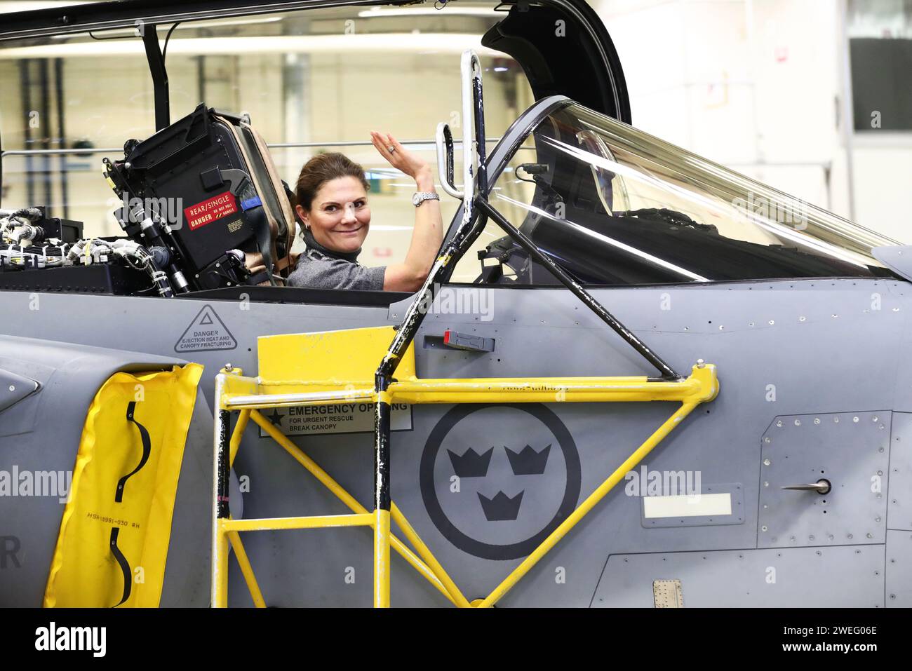 Die schwedische Kronprinzessin Victoria und Prinz Daniel besuchen am Donnerstag das Luft- und Raumfahrtunternehmen Saab in Linköping, Schweden. Stockfoto
