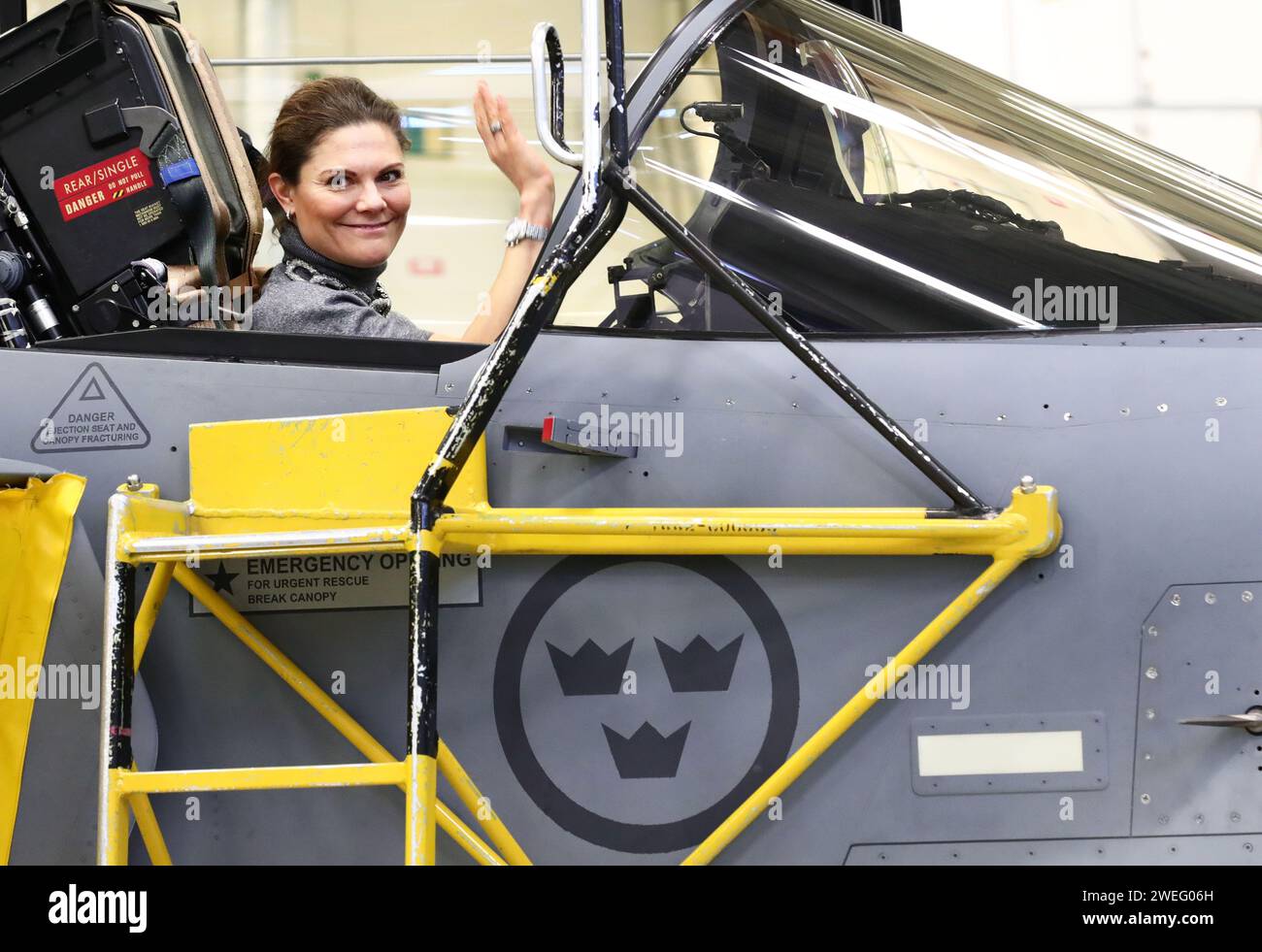Die schwedische Kronprinzessin Victoria und Prinz Daniel besuchen am Donnerstag das Luft- und Raumfahrtunternehmen Saab in Linköping, Schweden. Stockfoto