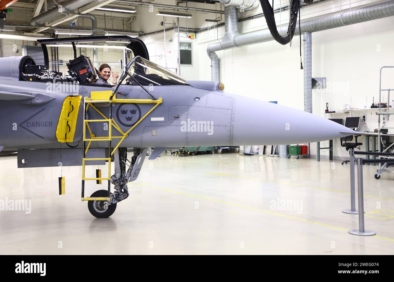 Die schwedische Kronprinzessin Victoria und Prinz Daniel besuchen am Donnerstag das Luft- und Raumfahrtunternehmen Saab in Linköping, Schweden. Stockfoto