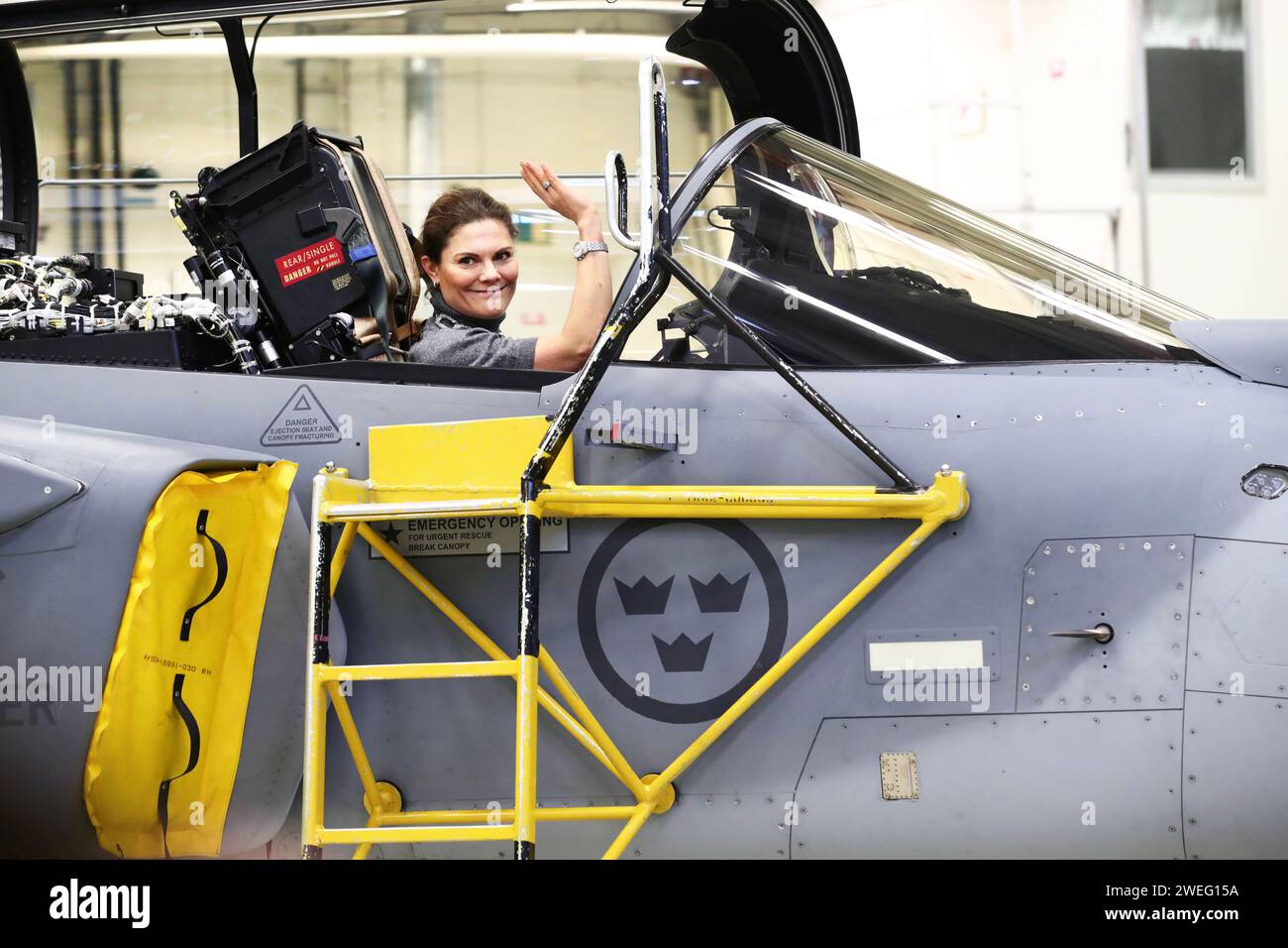 Linköping, Schweden. Januar 2024. Die schwedische Kronprinzessin Victoria und Prinz Daniel besuchen am Donnerstag das Luft- und Raumfahrtunternehmen Saab in Linköping, Schweden. Quelle: Jeppe Gustafsson/Alamy Live News Stockfoto