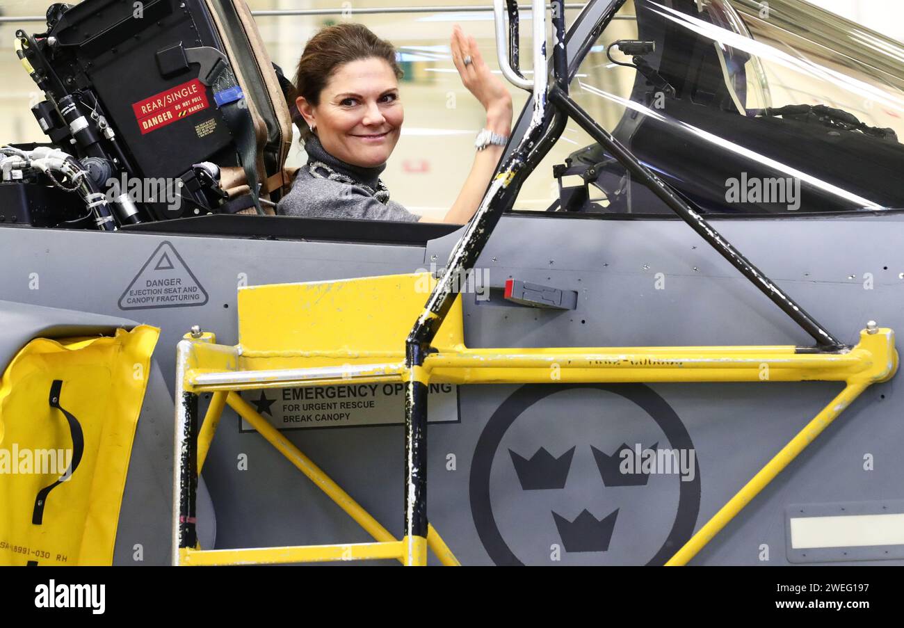 Linköping, Schweden. Januar 2024. Die schwedische Kronprinzessin Victoria und Prinz Daniel besuchen am Donnerstag das Luft- und Raumfahrtunternehmen Saab in Linköping, Schweden. Quelle: Jeppe Gustafsson/Alamy Live News Stockfoto