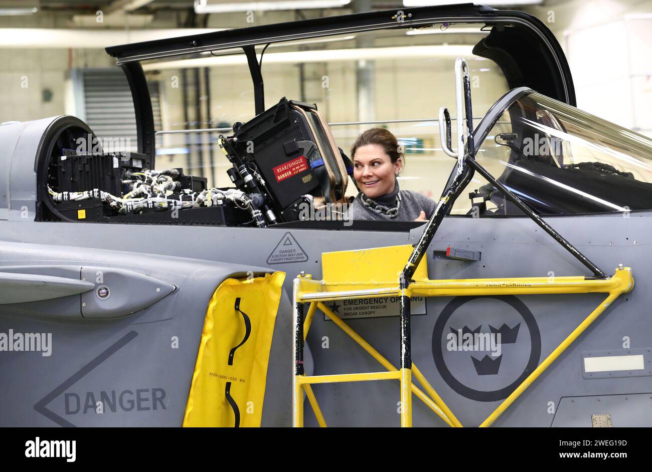 Linköping, Schweden. Januar 2024. Die schwedische Kronprinzessin Victoria und Prinz Daniel besuchen am Donnerstag das Luft- und Raumfahrtunternehmen Saab in Linköping, Schweden. Quelle: Jeppe Gustafsson/Alamy Live News Stockfoto