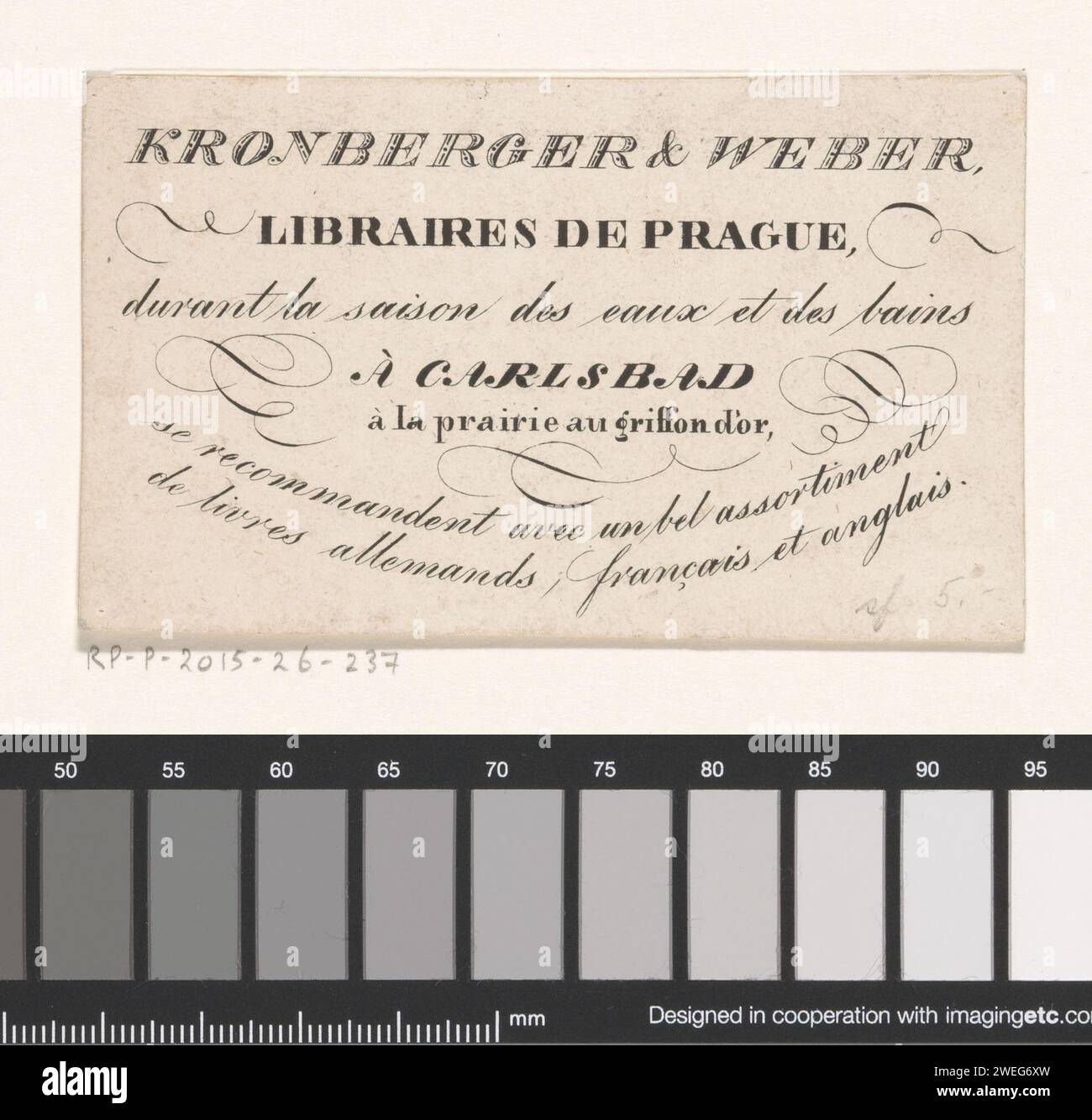 Visitenkarte von Kronberger & Weber, Buchhandlung in Prag, ca. 1825 - ca. 1875 Druckankündigung der Buchhandlung Kronberger & Weber, dass sie während der Kursaison in Karlsbad zu finden sind, mit einem Angebot an deutschen, französischen und englischen Büchern. Pappbewässerung, Spa. Buchhandlung, Buchhändler Stockfoto