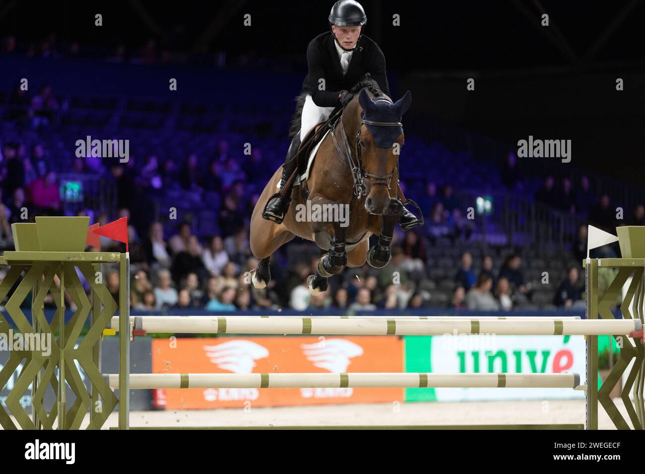 Amsterdam, Niederlande - 25. Januar 2024. Hessel Hoekstra aus den Niederlanden führt sein Pferd Comthago VDL am ersten Sprungtag in Amsterdam im RAI Centre durch die 1,40 m Speed Class. Mark Spowart/Alamy Live News. Stockfoto