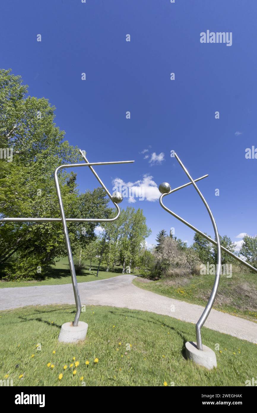 Diese elegante, zweiteilige Skulptur, die nicht von Ben McLeod benannt wurde, wurde zur Erinnerung an eine Hochzeit geschaffen und befindet sich im Princes’s Island Park. Stockfoto