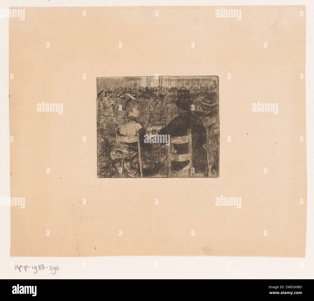 Frau mit Fächer und Mann mit Hut auf einem Stuhl in einer Menge, Xavier Mellery, 1855 - 1913 Druckpapier-Radierefächer. Sitzende Figur. Menge, Mob Stockfoto