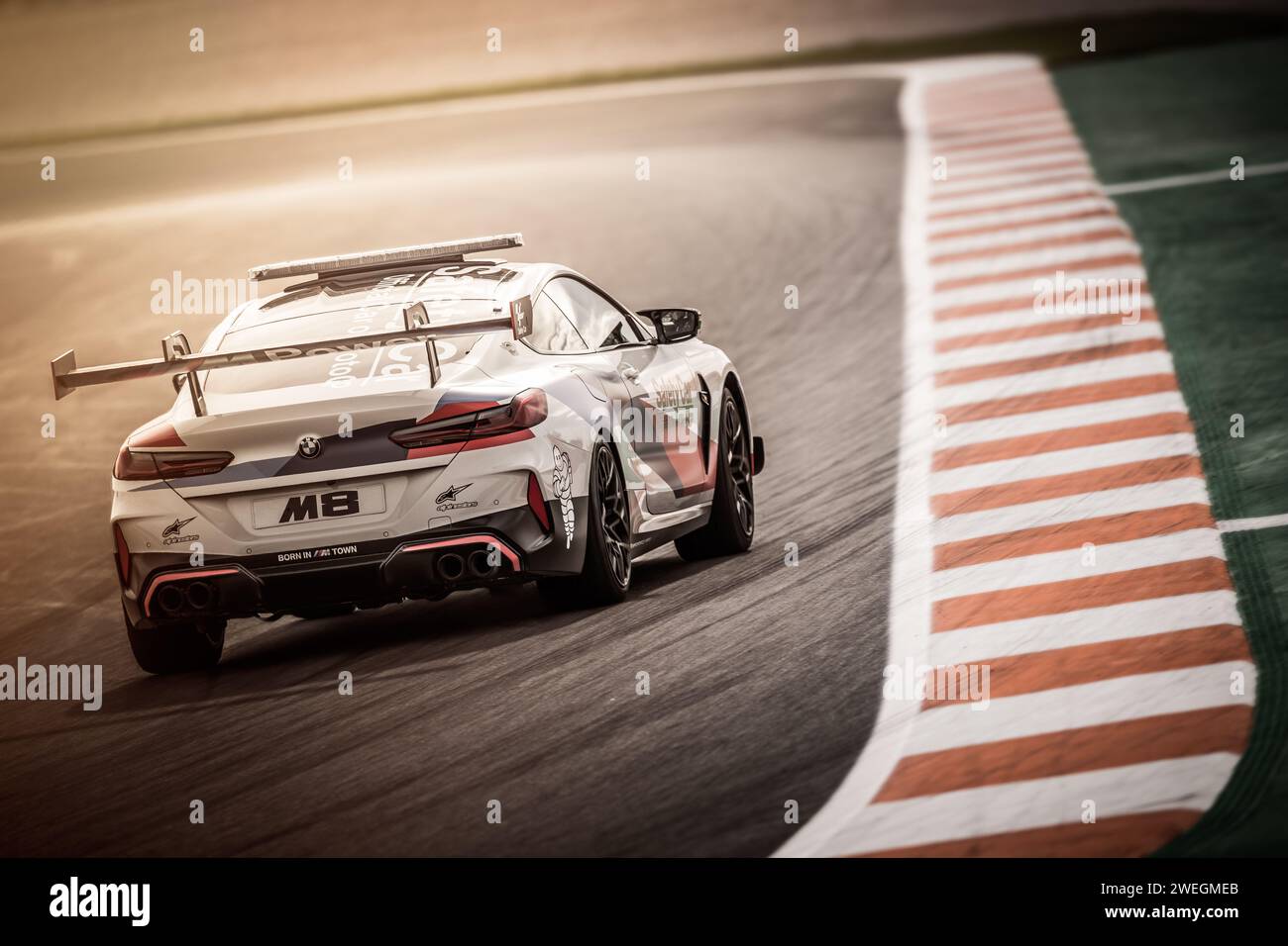 BMW M8 Safety Car auf der Ricardo Tormo Strecke in Cheste wenige Minuten vor dem Start des MotoGP Rennens in Valencia, Spanien Stockfoto