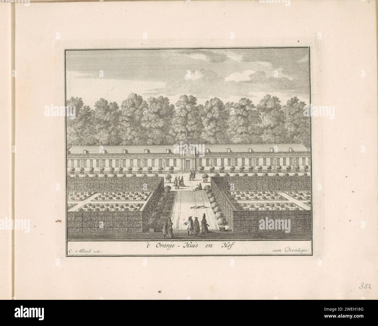 Orangerie im Palast Honselaarsdijk, 1689 - 1702 Druck Orangerie im Palast Honselaarsdijk mit Gruppen von Wanderern für die Orangerie. Rechte und linke Zuchtgärten. Drucken ist Teil eines Albums. Papierätzpalast. Gewächshaus, Orangerie Palast Honselaarsdijk Stockfoto