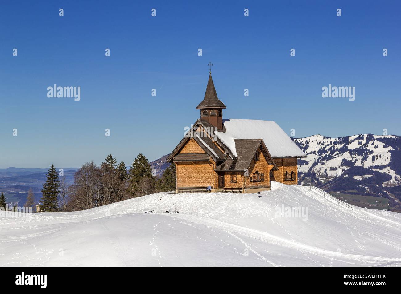 Die Kapelle Maria Hilf im beliebten Skisportort Stoos im Kanton Schwyz, Schweizer Alpen Stockfoto