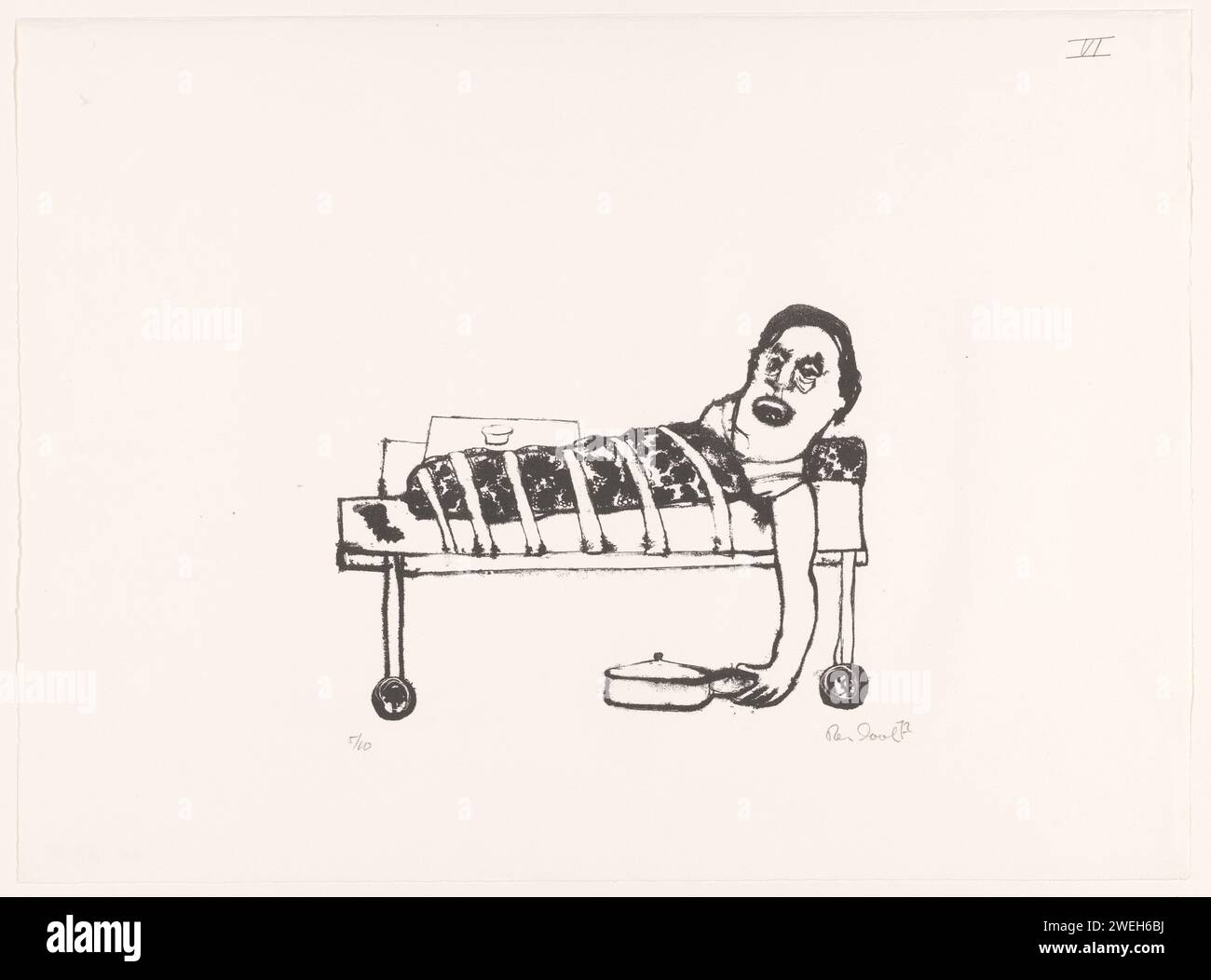 Mann schmeckte ins Bett, reiner Dool, 1972 Printmann mit einer Pfanne in der Hand, die an einem Bettpapier befestigt war Stockfoto