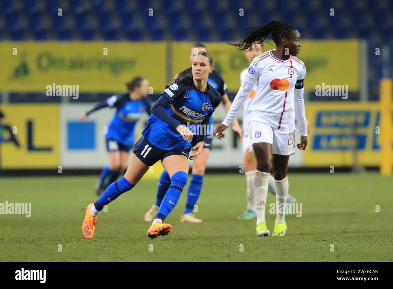 25. Januar 2024: Valentina Madl (11 SKN St Polten) in Aktion während des UEFA Women's Champions League Matches St Polten gegen Olympique Lyon in der NV Arena St Polten (Foto: © Tom Seiss/Sport Press Photo via Credit: Zuma Press/Alamy Live News Stockfoto