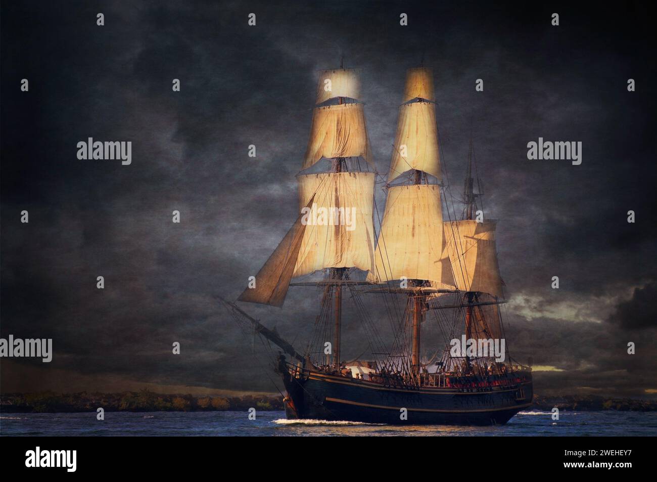 Die H.M.S. Bounty (Nachbau 1962) segelt beim Cleveland Tall Ships Festival 2010 an bedrohlichen Wolken vorbei (digital hinzugefügt). Stockfoto