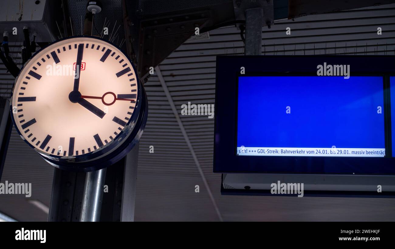 Ludwigsburg Symbolfoto / Themenfoto GDL Bahnstreik an Bahnhoefen in ...