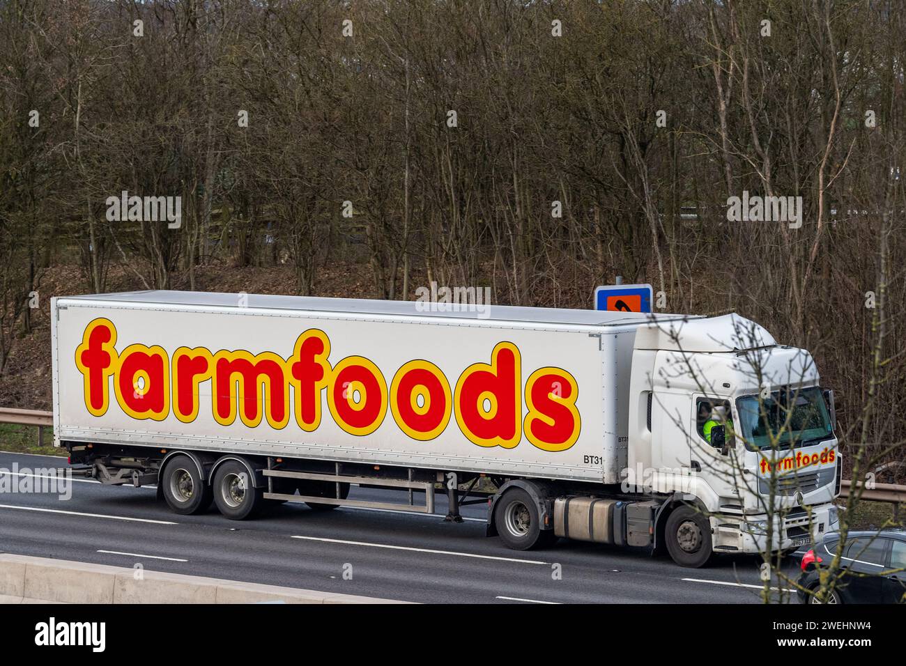 Farmfood Truck/LKW in Richtung Süden auf der Autobahn M6 in der Nähe von Birmingham, Großbritannien. Stockfoto