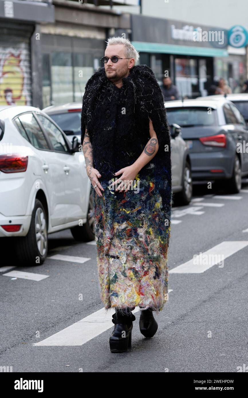 Paris a été pour la 2ème semaine consécutive, le paradis de la Mode. Cette semaine ce sont des défilés haute Couture qui ont attiré les célébrités Stockfoto