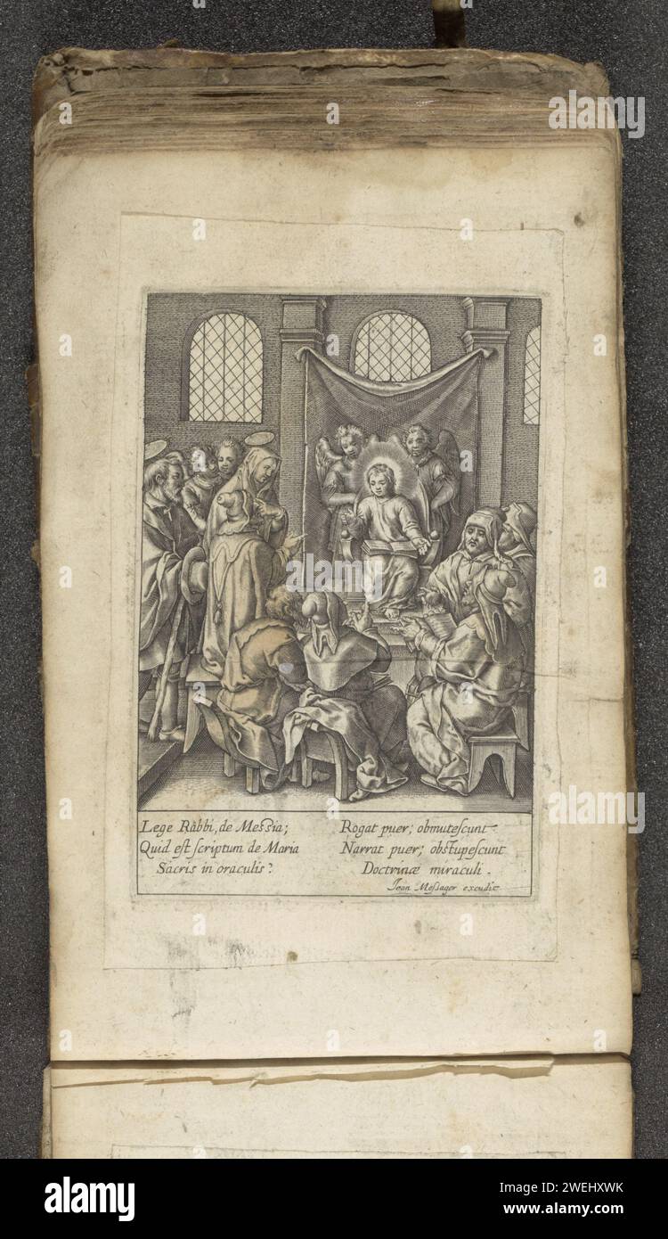 Christus als Zwölfjähriger im Tempel, 1590–1649 Druck Christus sitzt im Tempel auf einem Thron, zwei Engel hinter ihm. Er erklärt den Schriftgelehrten die Schrift. Joseph und Maria gehen in den Tempel und finden ihren zwölfjährigen Sohn unter den Gelehrten. Am Rand eine sechszeilige Beschriftung in zwei Spalten auf Lateinisch. Der Ausdruck ist Teil eines Albums. Papier, das Christi Streit mit den Ärzten im Tempel graviert; er zählt seine Argumente an seinen Fingern Stockfoto