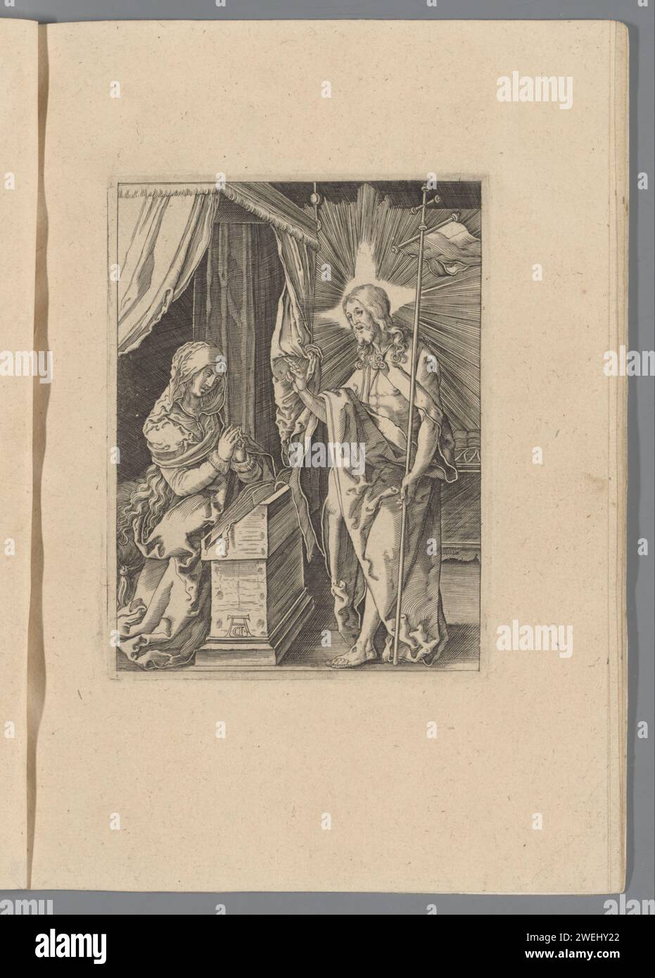Christus erscheint seiner Mutter, 1610–1620 Druck der aufsteigende Christus grüßt seine Mutter Maria, die für einen Leser kniet. Drucken ist Teil eines Albums. Papiergravur Christus, vielleicht als Pilger gekleidet, erscheint seiner Mutter, die normalerweise betend gezeigt wird Stockfoto