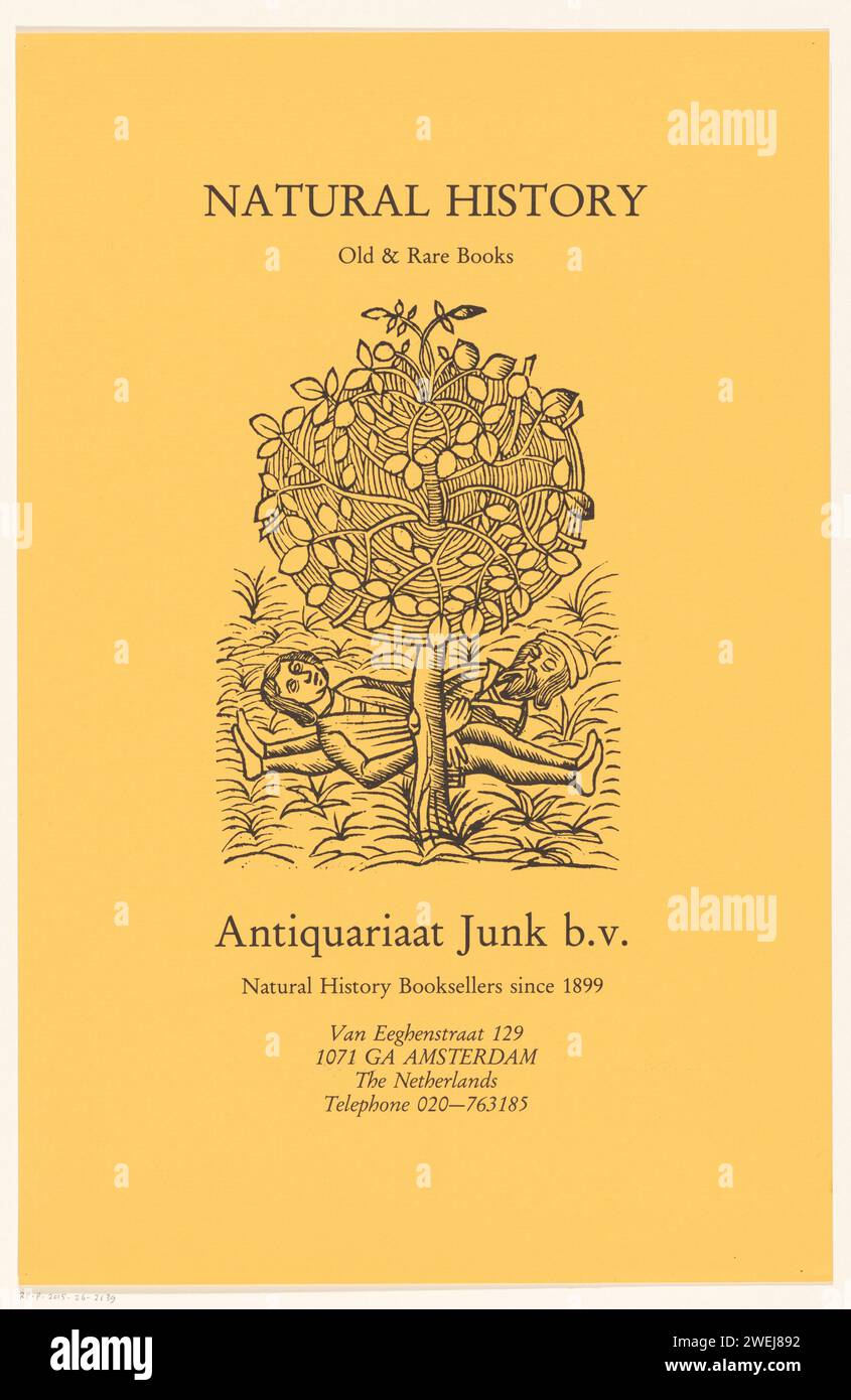 Push Fishing of Antiquariaat Junk in Amsterdam, Anonym, 1950 - ca. 2000 Print. Poster Ein Poster mit zwei schlafenden Männern unter einem Baum, wahrscheinlich abgeleitet von einer Buchillustration. Papier Stockfoto