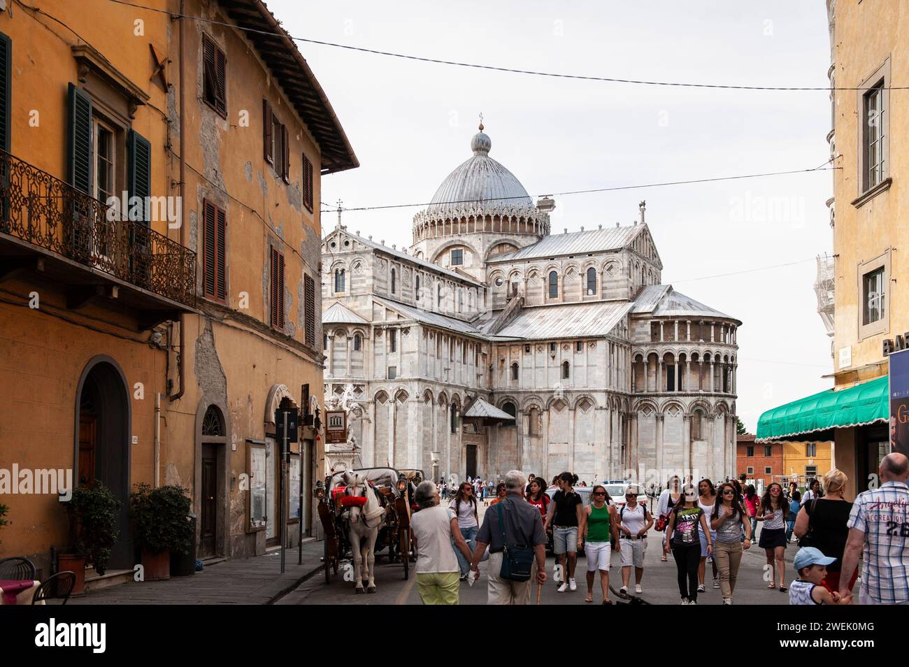 Blick auf die Kathedrale von Pisa aus dem 11. Jahrhundert oder den Dom von Pisa, Pisa, Toskana, Italien Stockfoto