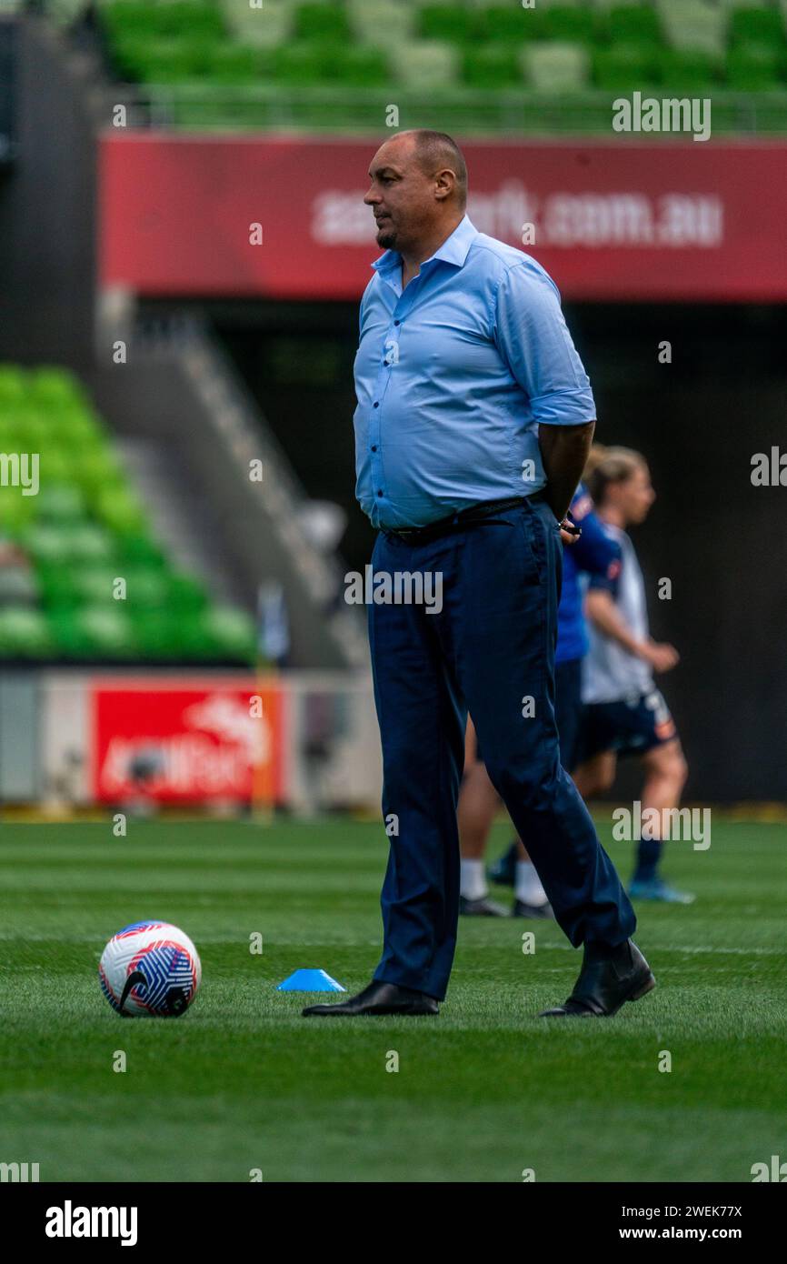 Melbourne, Australien. 26. Januar 2024. Sydney FC Head Coach ante Juric beobachtet die Vorbereitungssitzung vor dem Liberty A-League Frauenspiel zwischen Melbourne Victory FC und Sydney FC im AAMI Park in Melbourne, Australien. Quelle: James Forrester/Alamy Live News Stockfoto Melbourne, Australien. 26. Januar 2024. Sydney FC Head Coach ante Juric beobachtet die Vorbereitungssitzung vor dem Liberty A-League Frauenspiel zwischen Melbourne Victory FC und Sydney FC im AAMI Park in Melbourne, Australien. Quelle: James Forrester/Alamy Live News Stockfoto