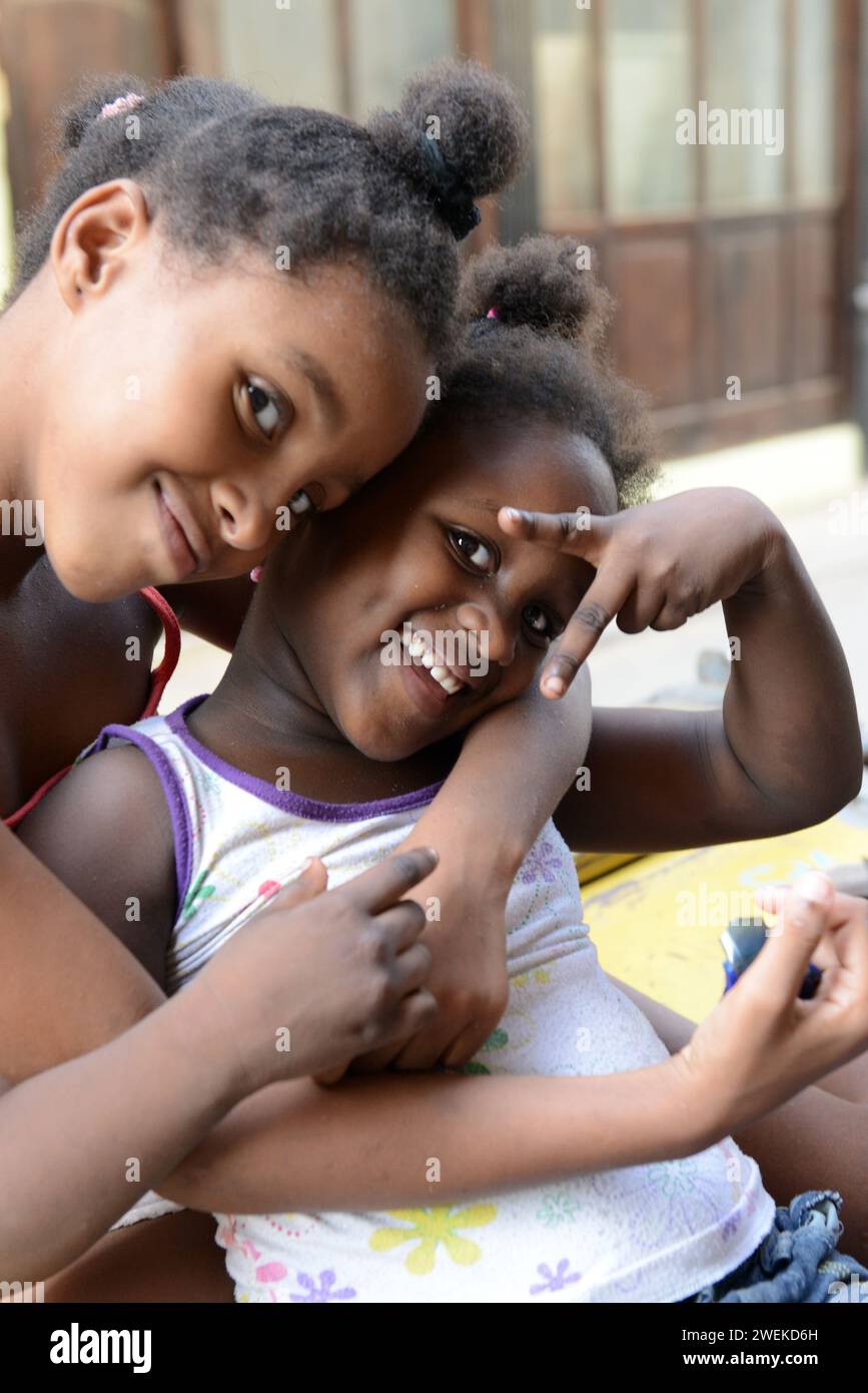 Kubanische Kinder in Old Havanna, Kuba. Stockfoto