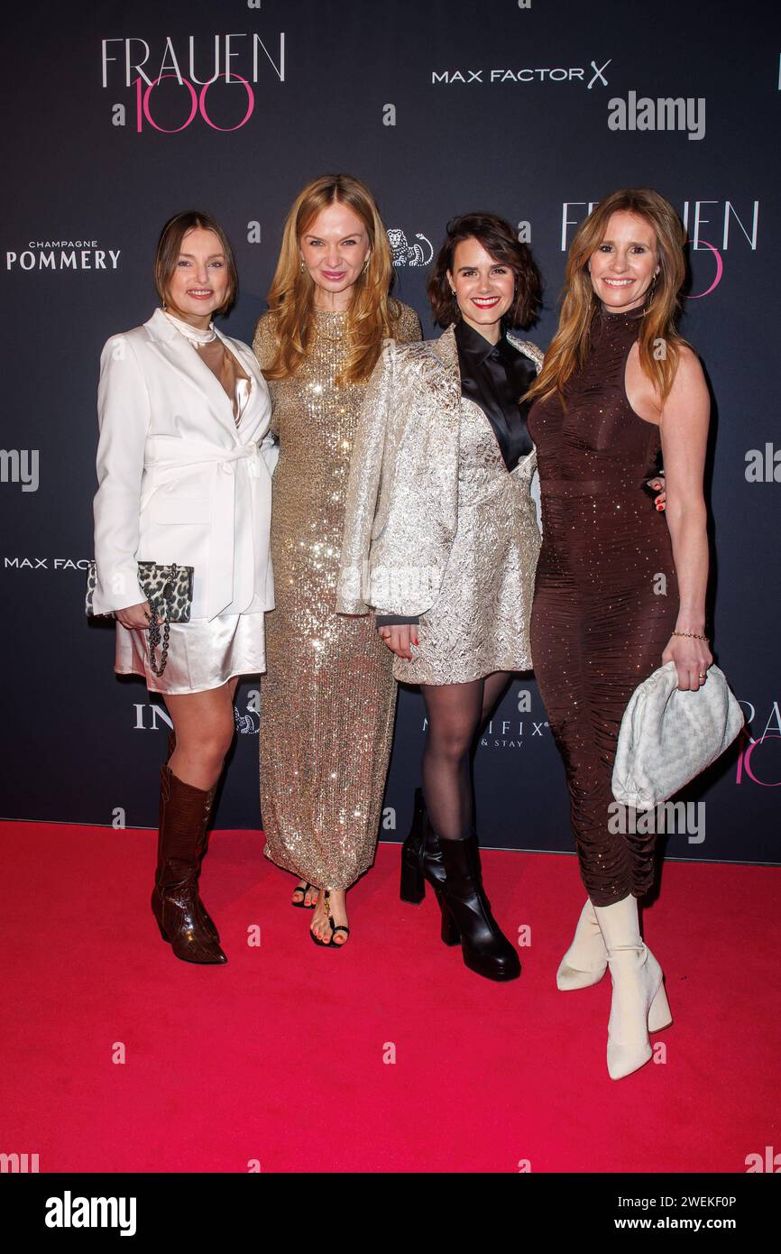 Veranstaltung - Frauen 100 Marie von den Benken, Kristina Lunz, Yara Hoffmann und Mareile Hoeppner beim Frauen 100 Veranstaltung im Crackers Restaurant am 25.01.2024. In Berlin. *** Event Women 100 Marie von den Benken, Kristina Lunz, Yara Hoffmann und Mareile Hoeppner auf der Women 100 Veranstaltung im Crackers Restaurant am 25 01 2024 in Berlin Copyright: XEventpressxKochanx Stockfoto