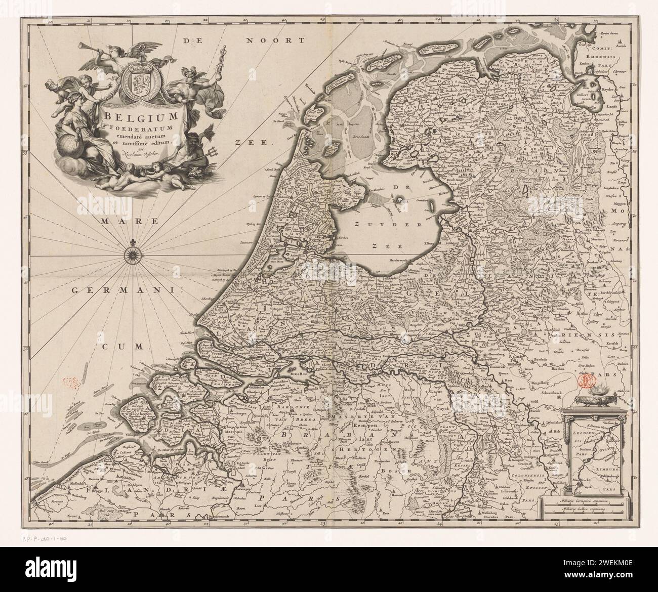 Karte der Republik der Sieben Vereinigten Niederlande, ca. 1658 Druck oben links Cartouche mit Titel und Waffe der Republik, um sie herum sind verschiedene Figuren dargestellt: Urania, Fama, Quecksilber, Neptun und eine Reihe von Putten. Unten rechts eine Wettkarte eines Teils des aktuellen Limburg (Teil, der damals Staats-Brabant gehörte). Darunter: Milliaria Germanica Communia; Milliaria Gallica Communia. Gradverteilung entlang der Kanten. Papiergravur von Karten verschiedener Länder oder Regionen. Wappen (als Symbol des Staates usw.). Urania (eines der Musen); „Urania“ (Ripa). Fam Stockfoto