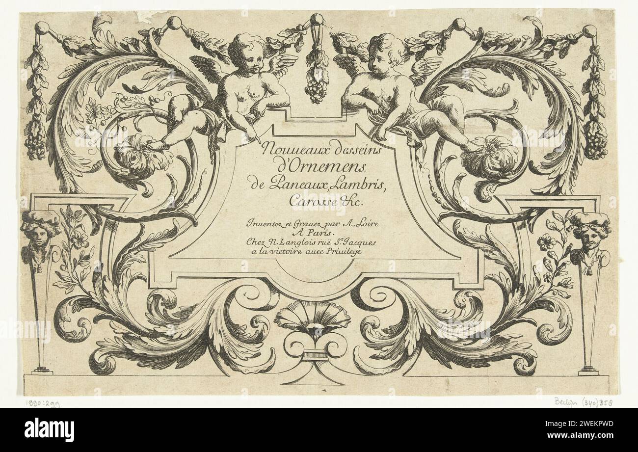 TITELBLAD: Neue Entwürfe von Ornemens de Paneaux, Lambris, Carosse & c., nach ca. 1670 - vor 1703 gedruckt der Titel befindet sich auf einer trapezförmigen Platte in der Mitte mit zwei Putten darüber. Titelseite der zweiten Ausgabe, dritter Druck. Papiergravur Stockfoto