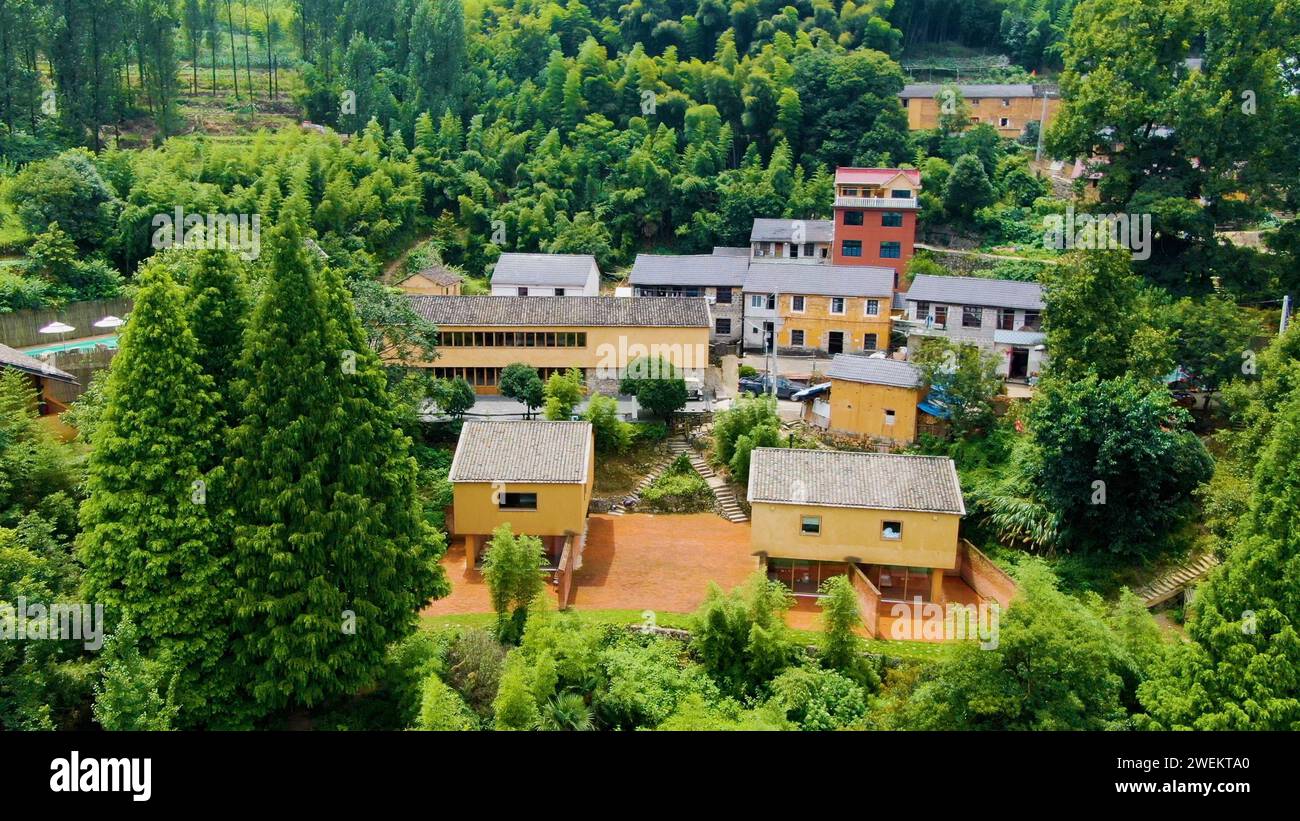 Eine Luftaufnahme eines Dorfes im Tonglu County Hangzhou Stadt Zhejiang Provinz China Stockfoto