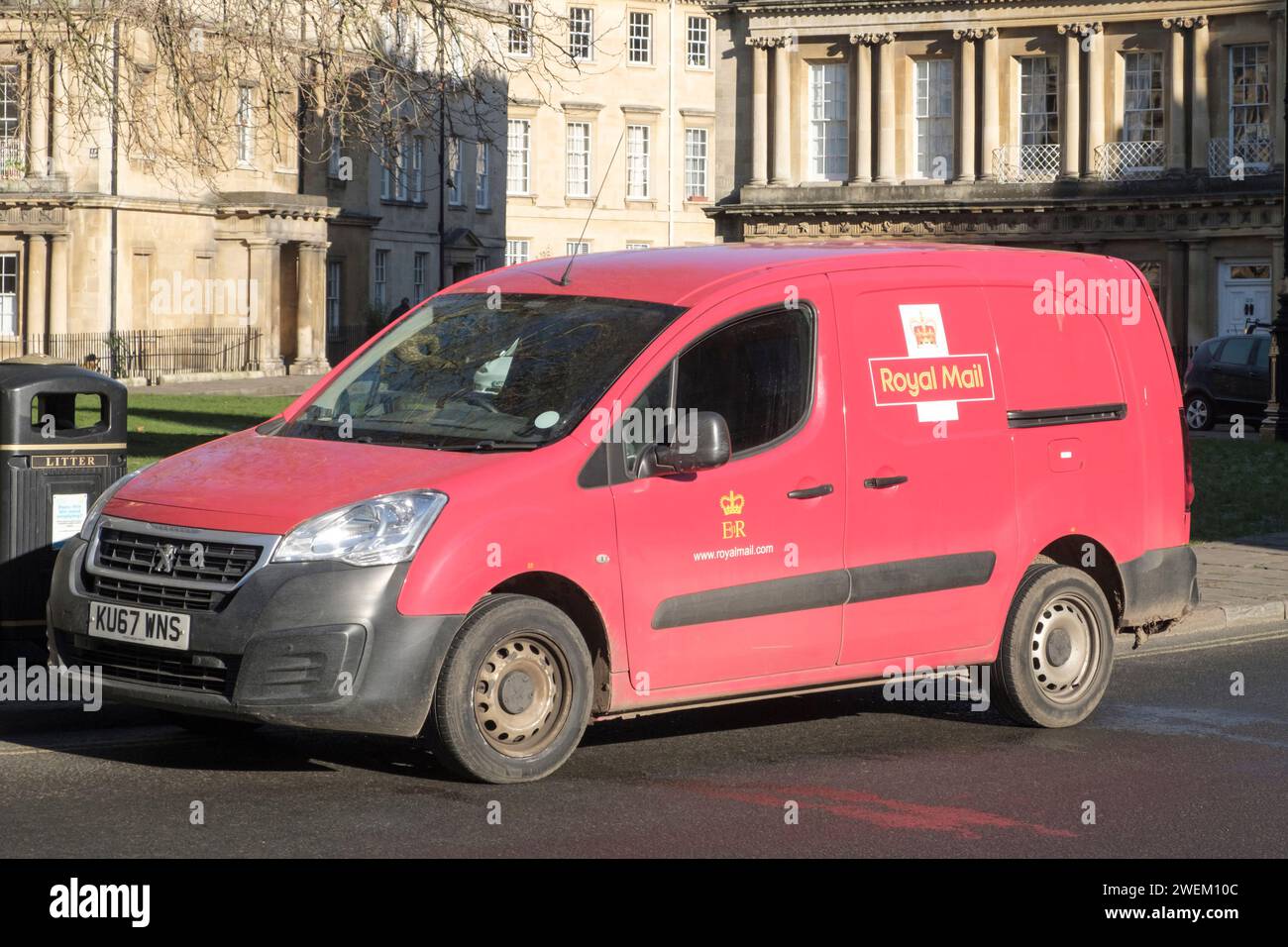 Red Royal Mail Postal Van in Bath Somerset UK Stockfoto