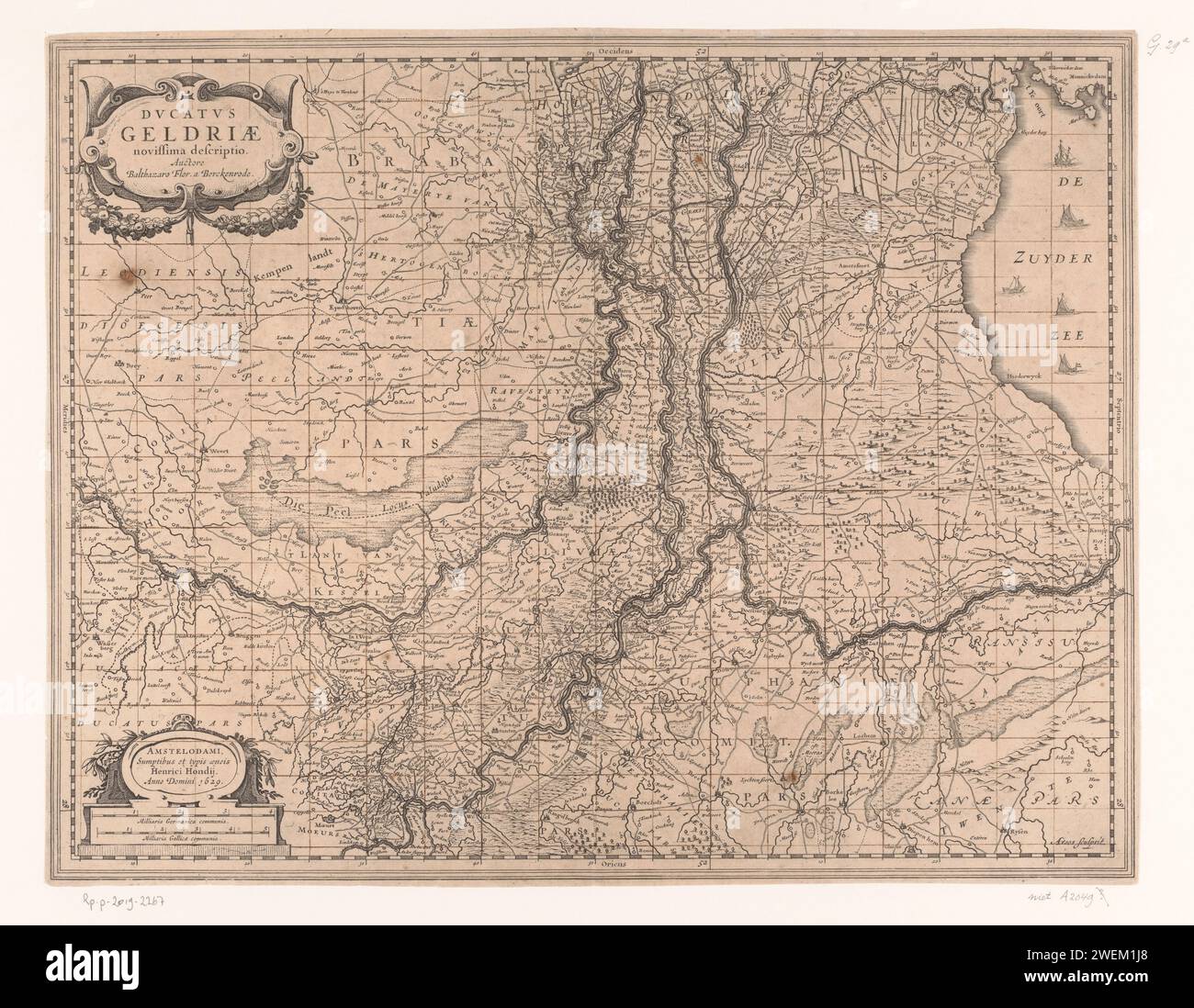 Karte von Gelderland, Abraham Goos, 1629 - 1632 Druck oben links die Titelkartusche. Unten eine Kartusche mit zwei Skalenstiften: 4 milliaria Germanica Communia / 5 milliaria Gallica Communia. Die Karte ist mit einem Raster und einer Gradverteilung entlang der Kanten ausgestattet. Papier. Tintengravur / Ätzung / Stiftkarten von verschiedenen Ländern oder Regionen Gelderland. Gulden Stockfoto