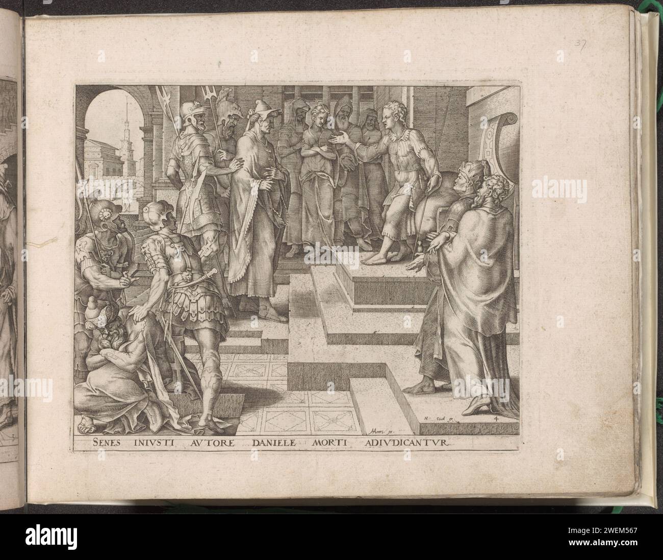 Daniël verhört die Ältesten, 1563 Abdruck Daniël verhört die Ältesten getrennt voneinander, um den falschen Zeugen der beiden zu enthüllen. Daniël steht vor dem rechten Stuhl und spricht mit einem der Ältesten. Der zweite ältere ist unten links in der Ecke. Im Hintergrund Susanna. Unter der Aufführung ein erläuternder Text in lateinischer Sprache. Dieser Ausdruck ist Teil eines Albums. Daniel befragt die Ältesten getrennt Stockfoto