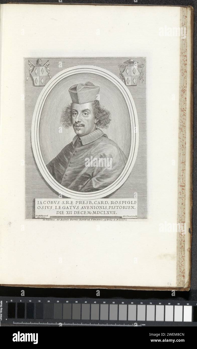 Portret Van Kardinaal Giacomo Rospigliosi, 1667 - 1679 Druck Porträt von Kardinal Giacomo Rospigliosi. Oben links die Waffe von Papst Clemens IX. Und oben rechts das Wappen des Kardinals. Am Ende einer Beschriftung in lateinischer Sprache. Der Ausdruck ist Teil eines Albums. Papiergravur Kardinal Stockfoto