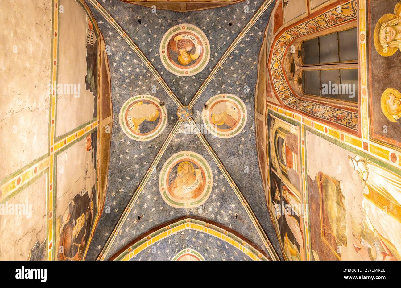 Kapelle von St.. Johannes in der Dominikanerkirche mit Fresken und Gemälden der Giotto-Schule (14. Jahrhundert) - Bozen, Südtirol, Norditalien, Stockfoto