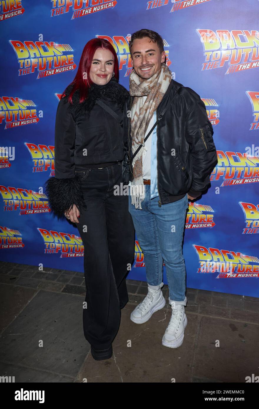 London, Großbritannien. Januar 2024. Eden Hunter und Nick Collier besuchten einen Galaabend für die 1000. Aufführung von „Back to the Future: The Musical“ im Adelphi Theatre in London. (Foto: Brett Cove/SOPA Images/SIPA USA) Credit: SIPA USA/Alamy Live News Stockfoto