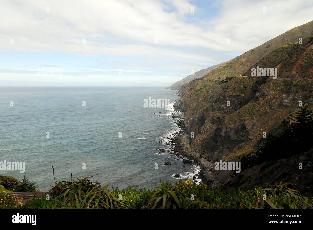 Küste in der Nähe von Big Sur, Pazifik, Kalifornien, USA Stockfoto