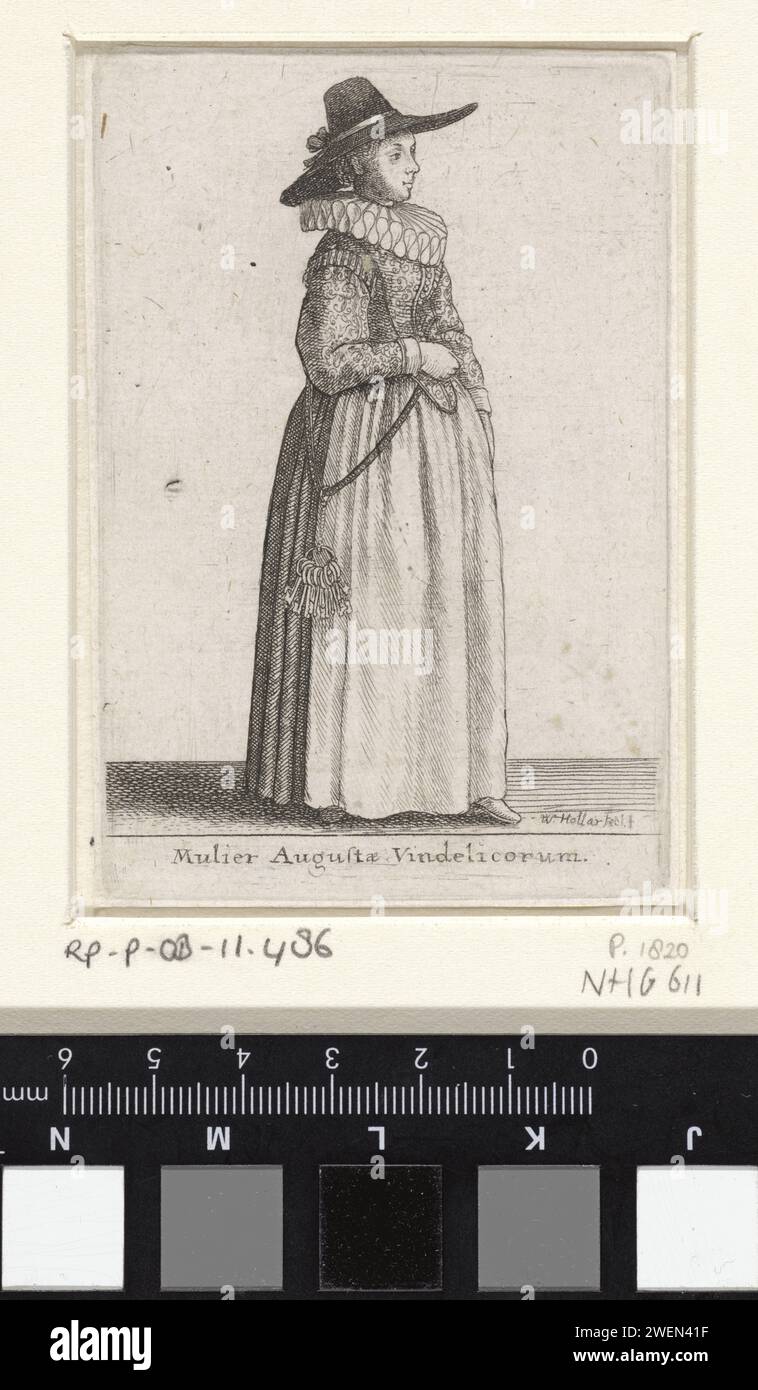 Watnel, Wenceslas Hollar, 1644 Frau aus Augsburg, im Profil rechts. Hut mit konischer hoher Kugel und breitem Rand mit Hutband und Rosette. Breite Doppelfalte. Corny Body mit Bragons und breiten Ärmeln. Der Rock war rundum zerknittert. Je nach Riemen, auf denen ein großer Satz Schlüssel verwendet wird. Papierätzung Nackenbekleidung  Kleidung (mit NAME). Kleidung für den oberen Teil des Körpers (mit NAME) (+ Damenkleidung). Kopfbedeckung: Hut (+ Damenkleidung) Augsburg Stockfoto