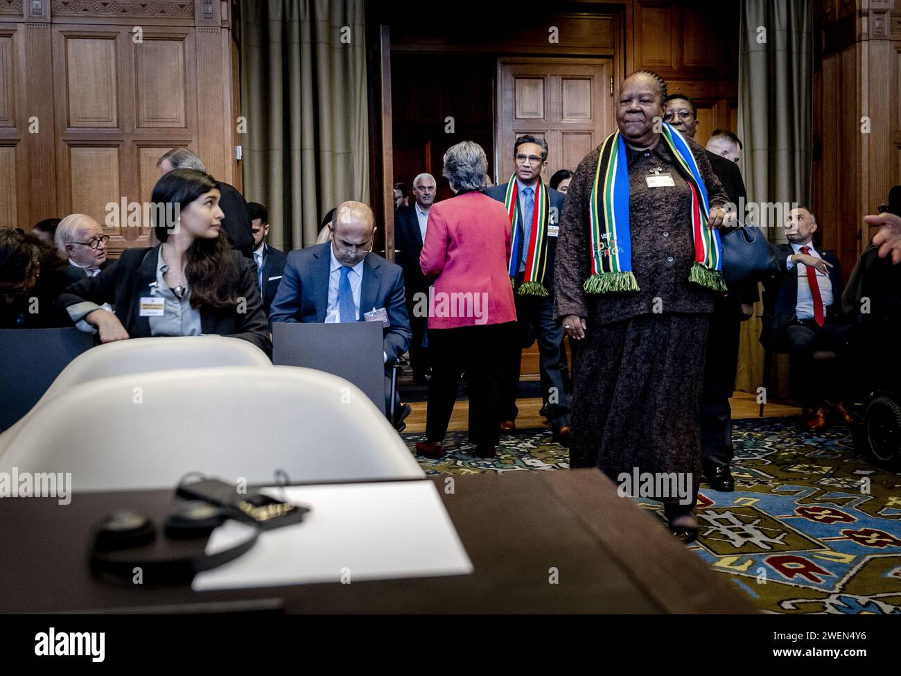 DEN HAAG - südafrikanischer Außenminister Naledi Pandor während eines Urteils des Internationalen Gerichtshofs (ICJ) auf Ersuchen Südafrikas um Sofortmaßnahmen für Gaza. Anfang des Monats verhandelte das Gericht den Völkermord gegen Israel, der von Südafrika eingebracht wurde. Der gesamte Fall kann Jahre dauern. ANP REMKO DE WAAL niederlande raus - belgien raus Stockfoto