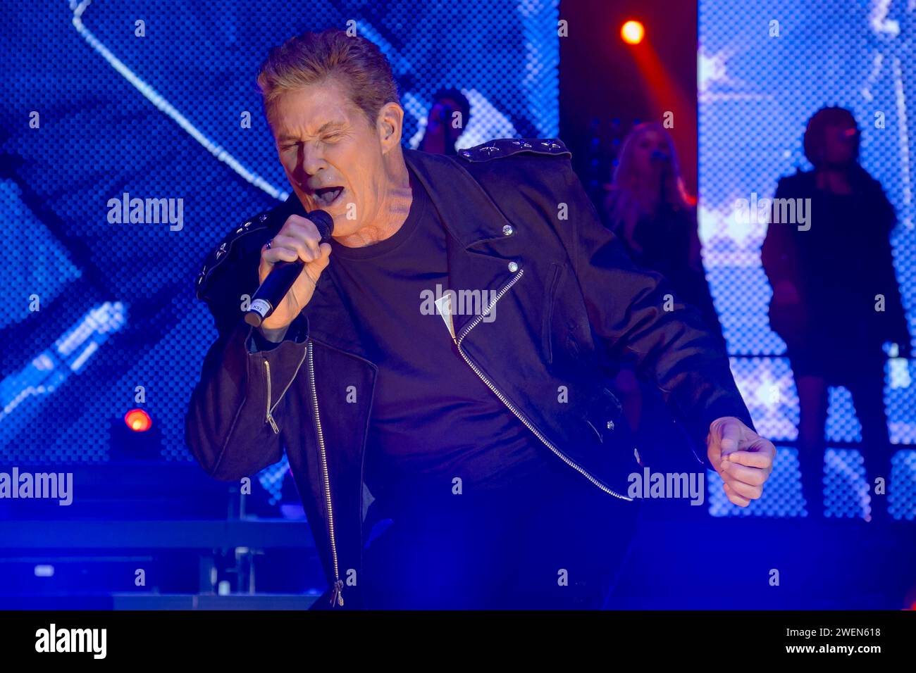 Der US-amerikanische Sänger und Schauspieler David Hasselhoff 65 gibt sein einziges Konzert der 30 years looking for Freedom Tour in Sachsen in der Arena Leipzig und begeisterte 1800 Fans mit seinen Hits. *** Der US-amerikanische Sänger und Schauspieler David Hasselhoff 65 gibt in der Arena Leipzig sein einziges Konzert der 30-jährigen Freedom Tour in Sachsen und begeistert mit seinen Hits 1800 Fans Stockfoto